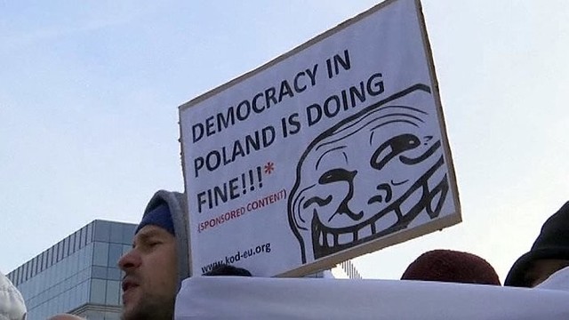 Lenkijos prezidentas aiškina, kad šalyje nevyksta nieko ypatingo