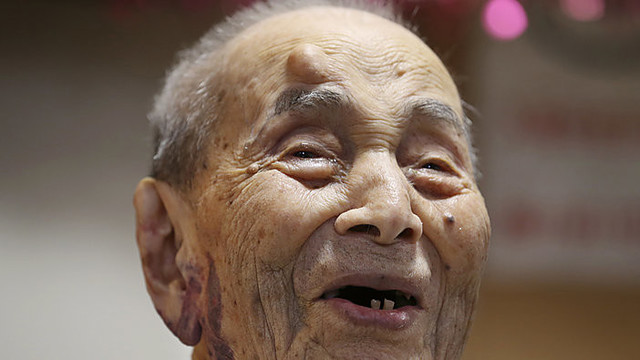 Mirė seniausias pasaulio vyras: 112 metų skaitė be akinių