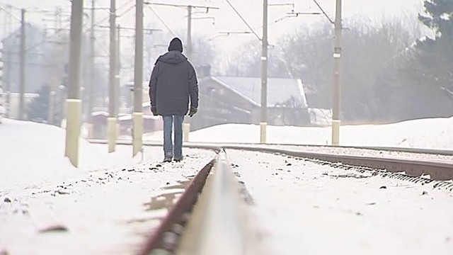 Aiškėja po traukinio bėgiais žuvusių vyrų tapatybės