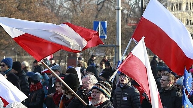 Lenkijos miestuose – tūkstantiniai protestai