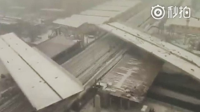Kinijoje gigantiškus tiltus inžinieriai pasuko 90 laipsnių kampu