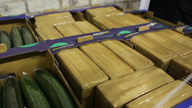 Didžiulės vertės narkotikų krovinį slėpė po agurkų dėžėmis