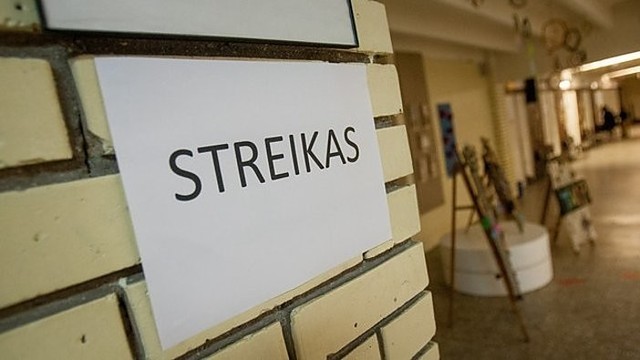 Švietimo darbuotojai rengia dar vieną streiką