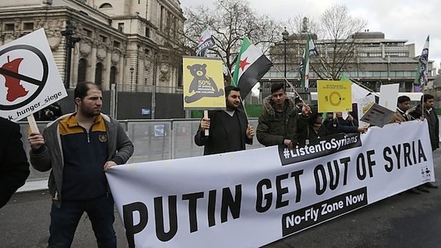 JAV griežtina toną dėl Rusijos antskrydžių Sirijoje