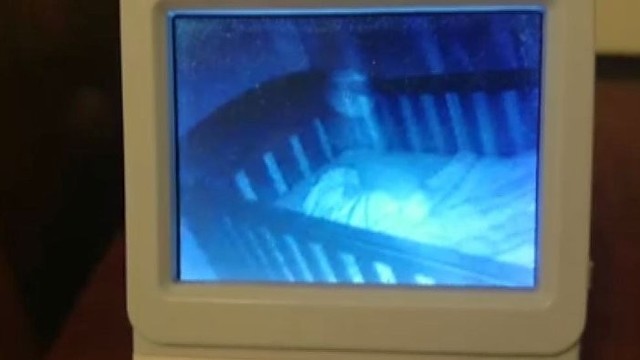 Motina prie miegančio kūdikio užfiksavo šiurpų reiškinį