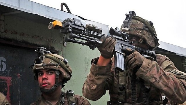 Rusijos grėsme: NATO didins karines pajėgas Lietuvoje
