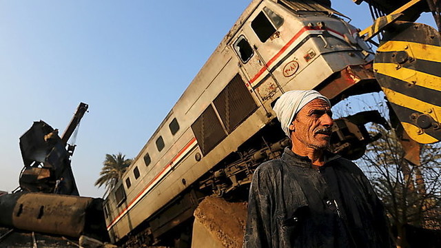 Egipte nuo bėgių nuvažiavus traukiniui sužeista 70 žmonių