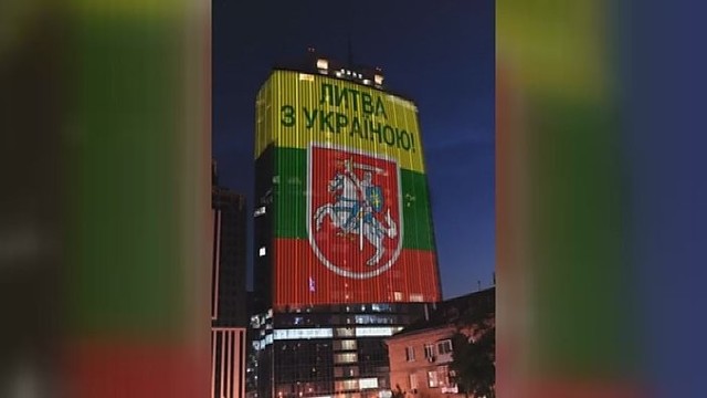 Ukrainoje didžiulis prekybos centras nusidažė Lietuvos spalvomis