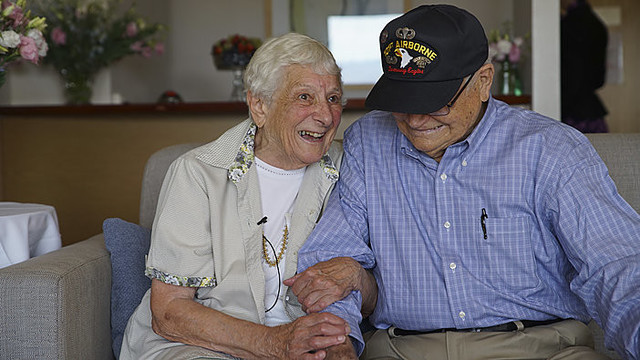 Neįtikėtinas karo išskirtos poros susitikimas – po 70 metų