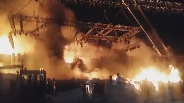 Užfiksavo Indijoje pasirodymo metu įsižiebusį milžinišką gaisrą