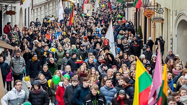 Vasario 16-ąją Vilniuje – 1000 moksleivių eisena