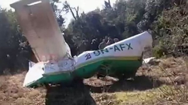 Nepale sudužo keleivinis lėktuvas, žuvo žmonės