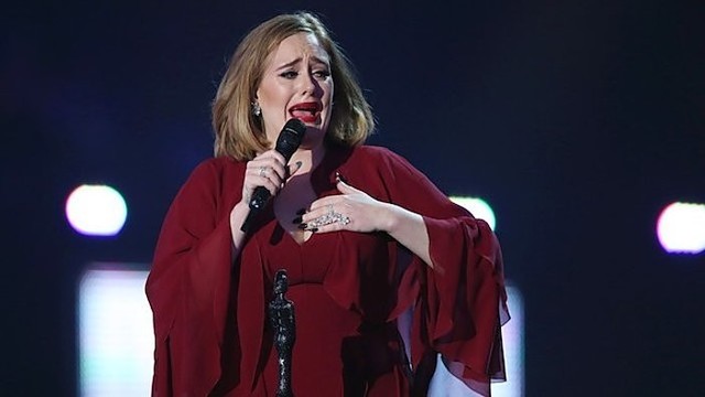 Britų muzikos apdovanojimuose – ašaromis nulietas Adele triumfas