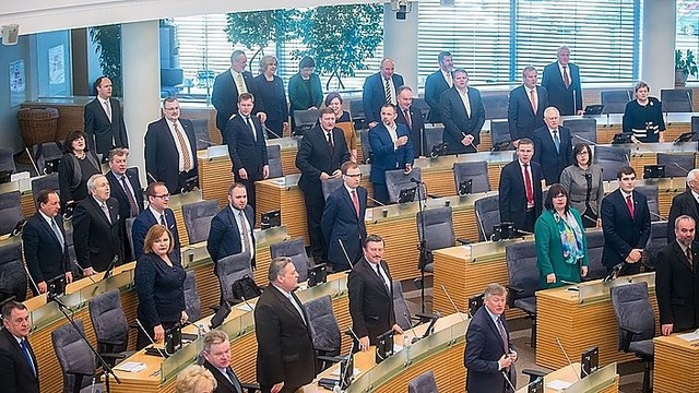 Neeilinė sesija: parlamentarai į Seimą susirinko tik pagiedoti