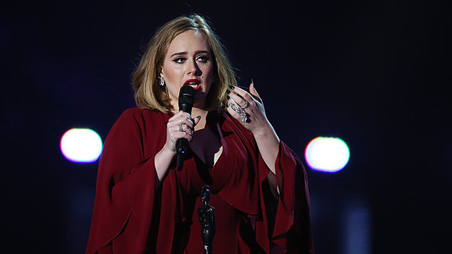 Atlikėjos Adele triumfas: scenoje keikėsi ir juokėsi