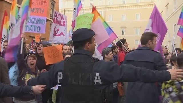 Paskutinė Vakarų Europos šalis pritarė homoseksualų partnerystei