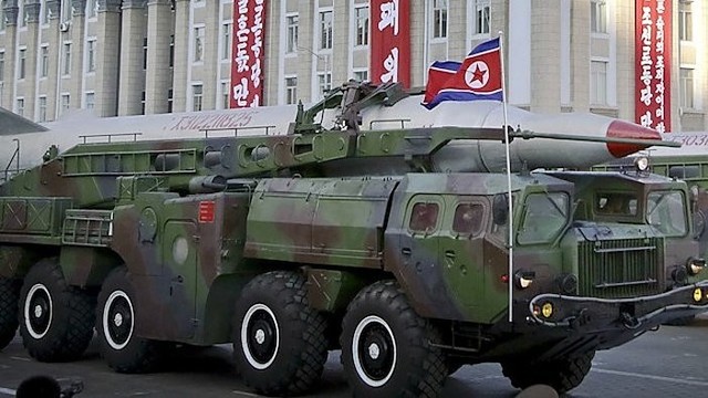 Šiaurės Korėjos lyderis nerimsta: paleido dar 6 raketas