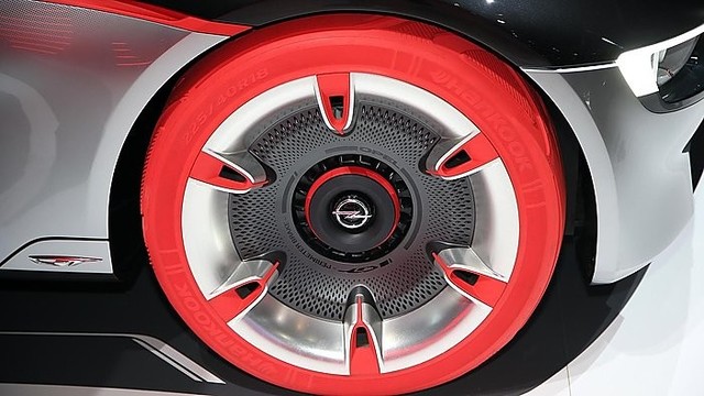 „Opel“ ateitis: jokių rankenėlių ir raudonos padangos