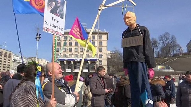 Ukrainiečiai įniršę – Kijevo centre pakorė V. Putino lėlę