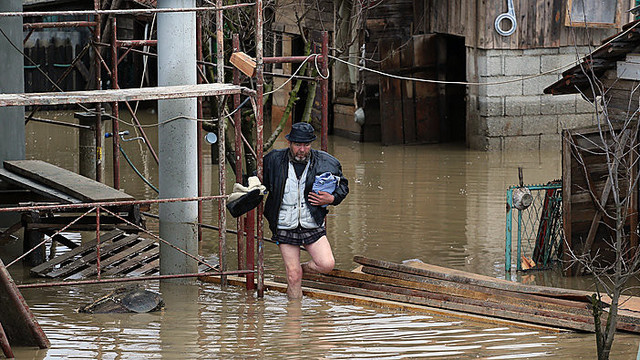 Serbiją skalauja potvyniai, sutriko elektros tiekimas
