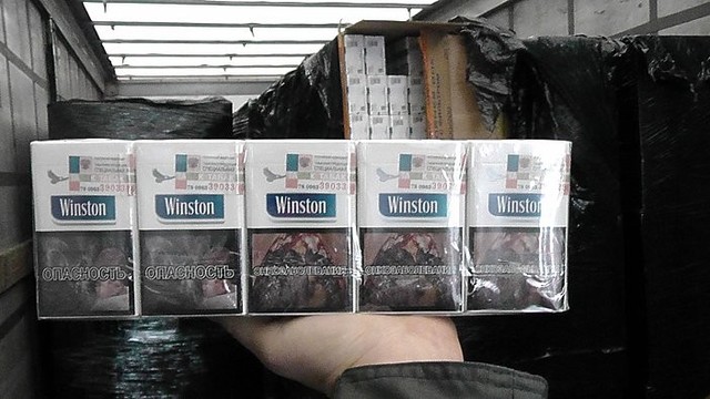 Muitininkai pričiupo didžiulę klastotų cigarečių kontrabandą