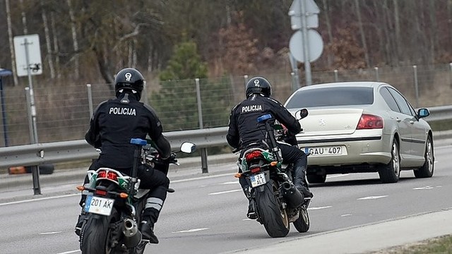 Nuo 276 km/val. pasiekiančių policijos motociklų niekas nebėga