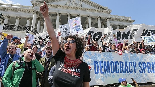 Protestuotojai Vašingtone kovoja už skaidrią politiką