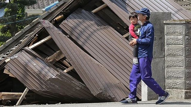 Japonai skaičiuoja smarkaus žemės drebėjimo aukas