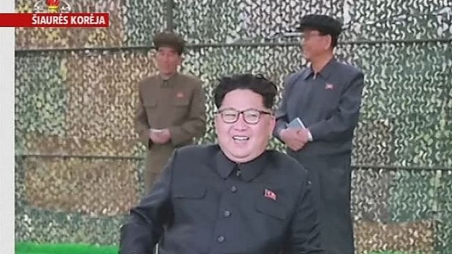 Šiaurės Korėjos lyderis giriasi sėkmingu raketos bandymu
