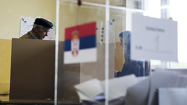 Serbijos rinkimai į parlamentą sugrąžins ultranacionalistus?
