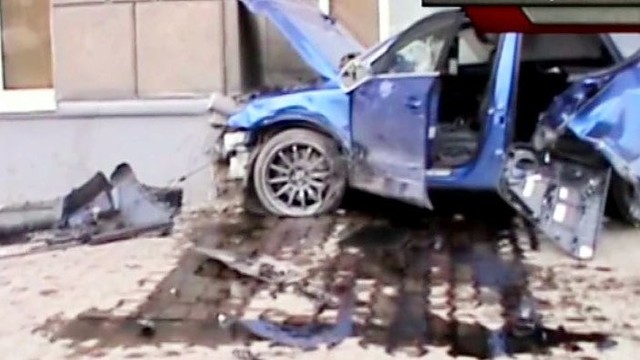 Girtas ledo ritulininkas Rusijoje automobiliu rėžėsi į namą