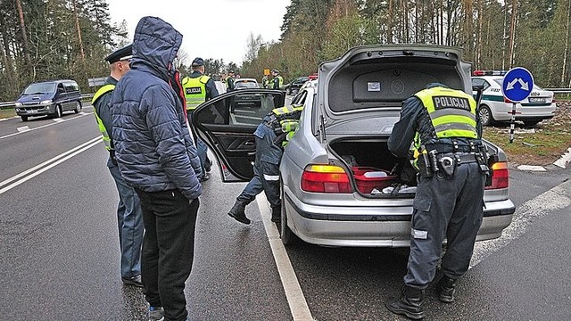 BMW vairuotojas sekmadienį reido metu įkliuvo su narkotikais