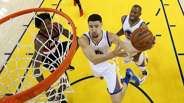 NBA čempionai jėga ir be S. Curry – antrąkart įveikė „Blazers“