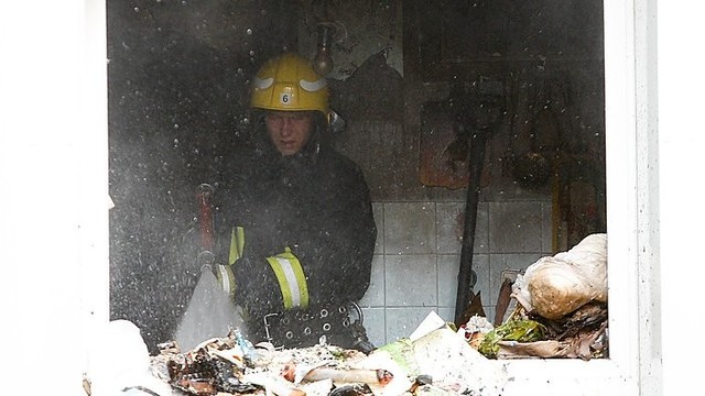 Vilniuje degė šiukšlėmis užverstas butas
