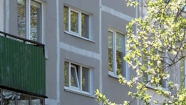 Nelaimė Šiauliuose: per ketvirto aukšto langą iškrito mergaitė