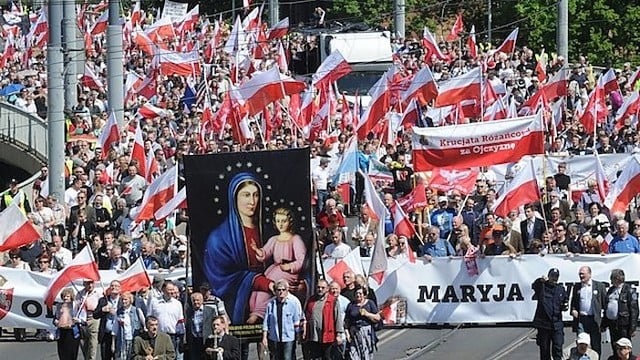 Tūkstantinė minia Varšuvoje reikalavo nepriimti į šalį pabėgėlių