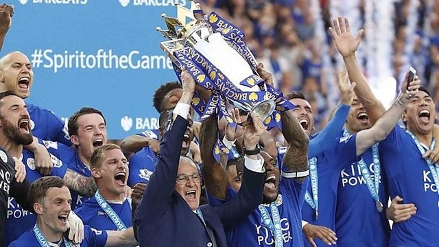„Leicester City“ įteiktas Anglijos futbolo lygos trofėjus