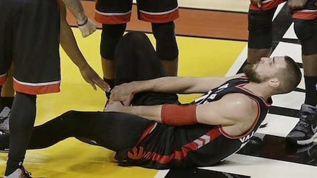 Pergalingose „Raptors“ varžybose J. Valančiūnas patyrė traumą