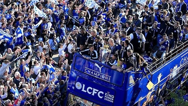 „Leicester City“ šventė kartu su šimtatūkstantine sirgalių minia