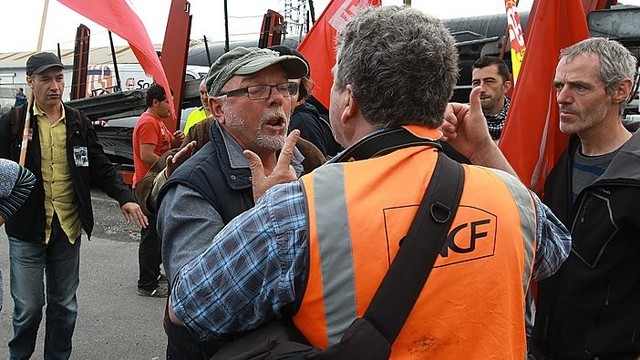 Prancūzijoje besitęsiantys streikai kelia vis daugiau nemalonumų