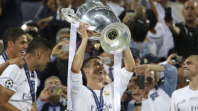 Čempionų lygos finale Madrido „Real“ kėlė pergalės taurę