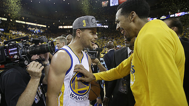Fantastiškas S. Curry finišas atvedė „Warriors“ į NBA finalą