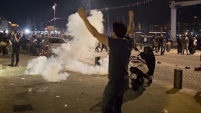 Neprasidėjus „Euro 2016“ riaušių policija jau ramino sirgalius