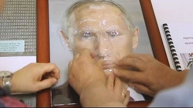 Rusijos prezidento garbinimas: muziejuje – jo trimatė kopija