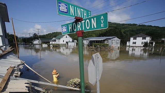 JAV rekordiniai potvyniai nusinešė mažiausiai 24 gyvybes