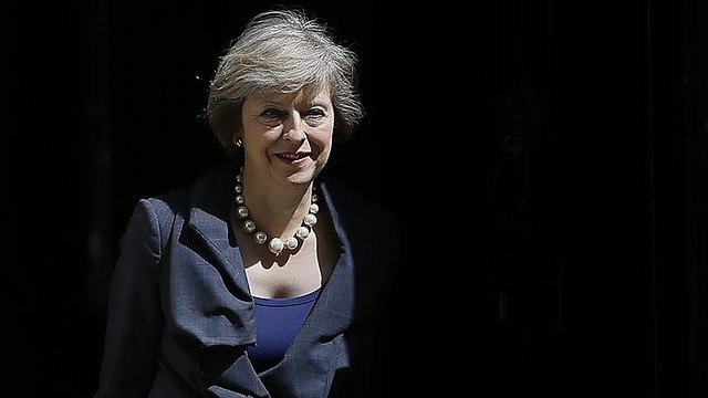 Politologai: Theresa May gali įvelti Jungtinę Karalystę į bėdą?