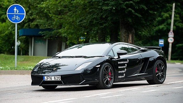 „Lamborghini Gallardo“ testas: itališkas skonis Vilniaus gatvėse