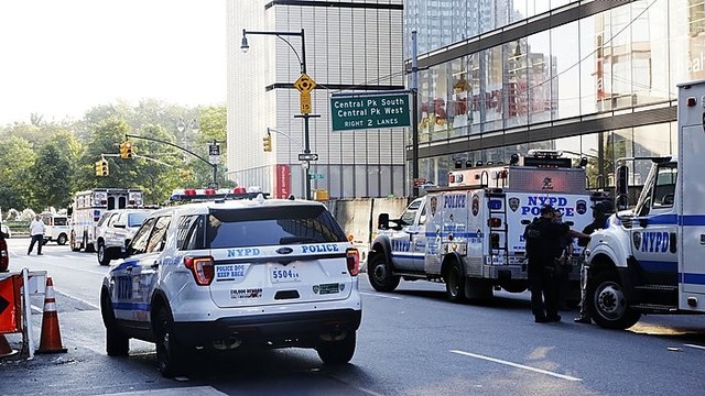 JAV policija Niujorko centre apsupo įtartiną asmenį