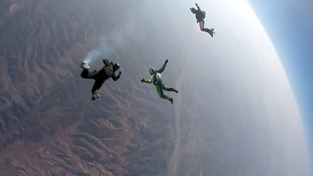 Kvapą gniaužiantis rekordas: šoko be parašiuto iš 7 km aukščio
