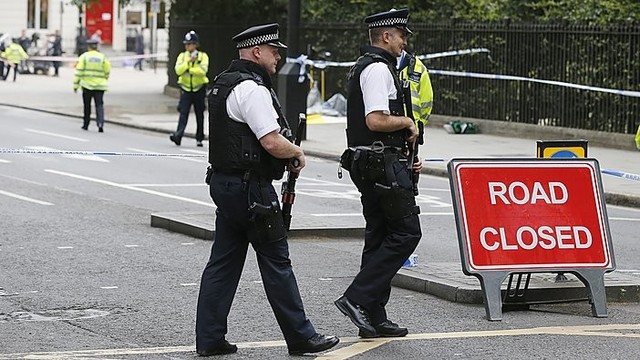 Londonui didinat policijos pajėgas vyras įvykdė žiaurų išpuolį